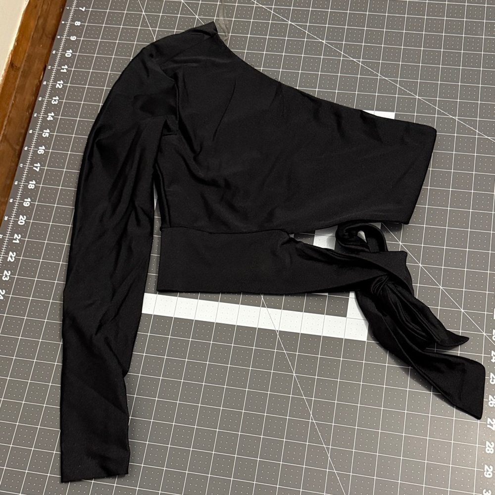 Windsor Black One-Shoulder Long Sleeve Crop Top